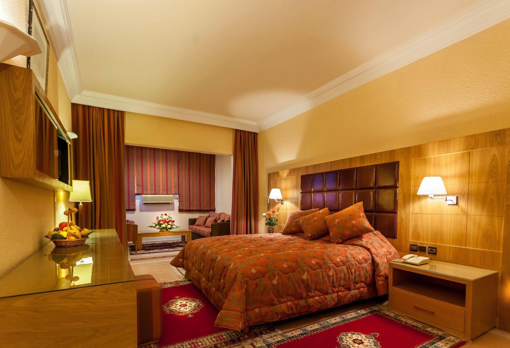 Chems Le Tazarkount Hotel อฟาวเรอร์ ภายนอก รูปภาพ