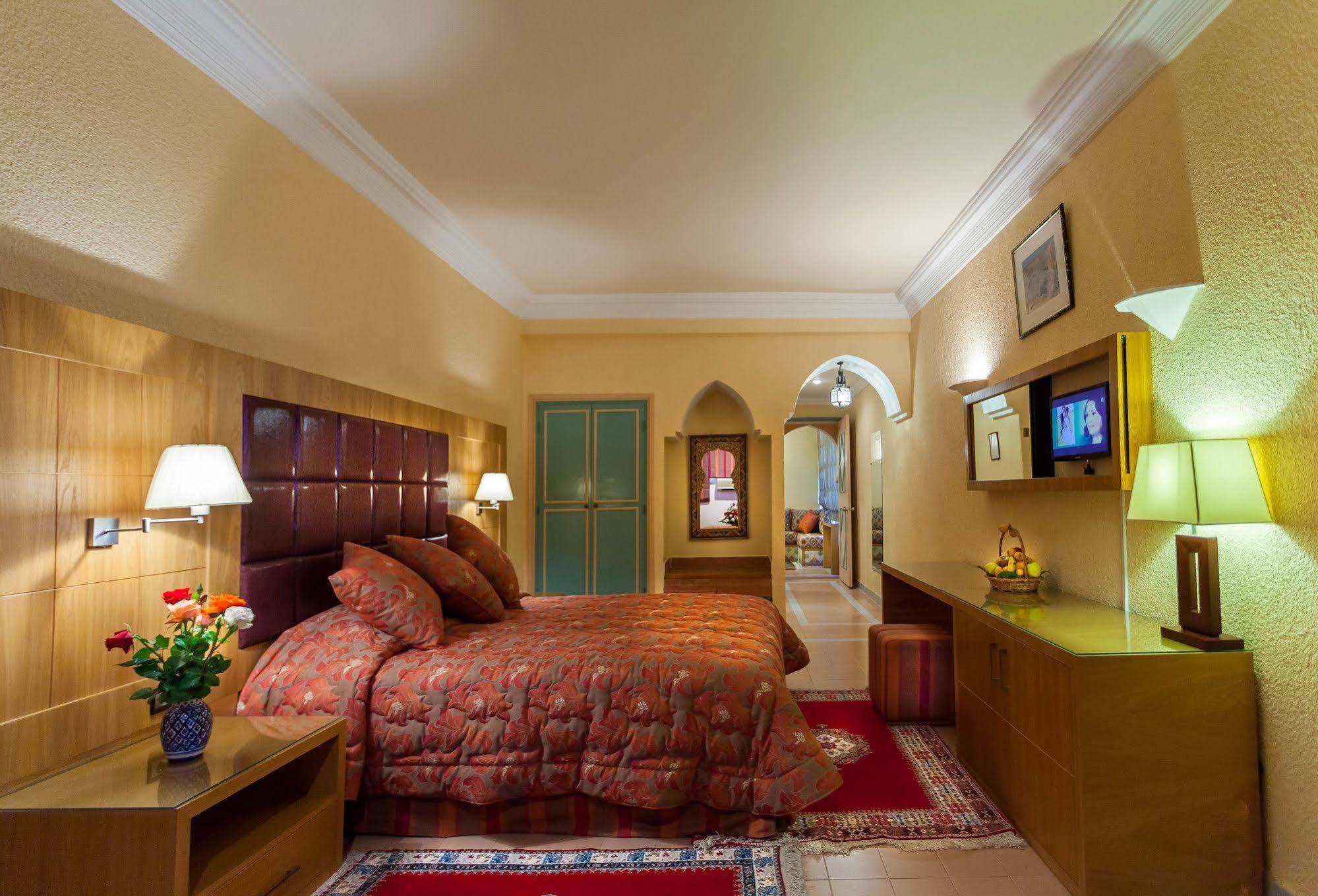 Chems Le Tazarkount Hotel อฟาวเรอร์ ภายนอก รูปภาพ