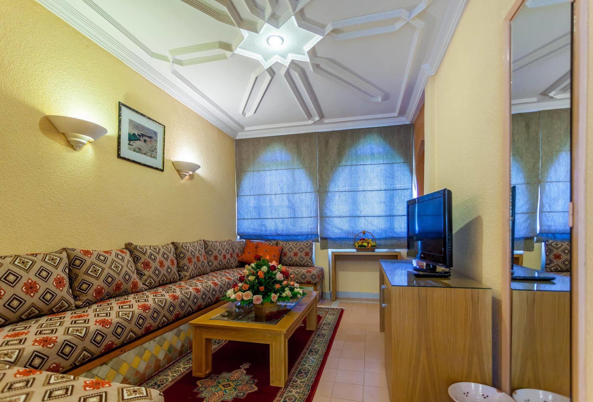 Chems Le Tazarkount Hotel อฟาวเรอร์ ภายนอก รูปภาพ
