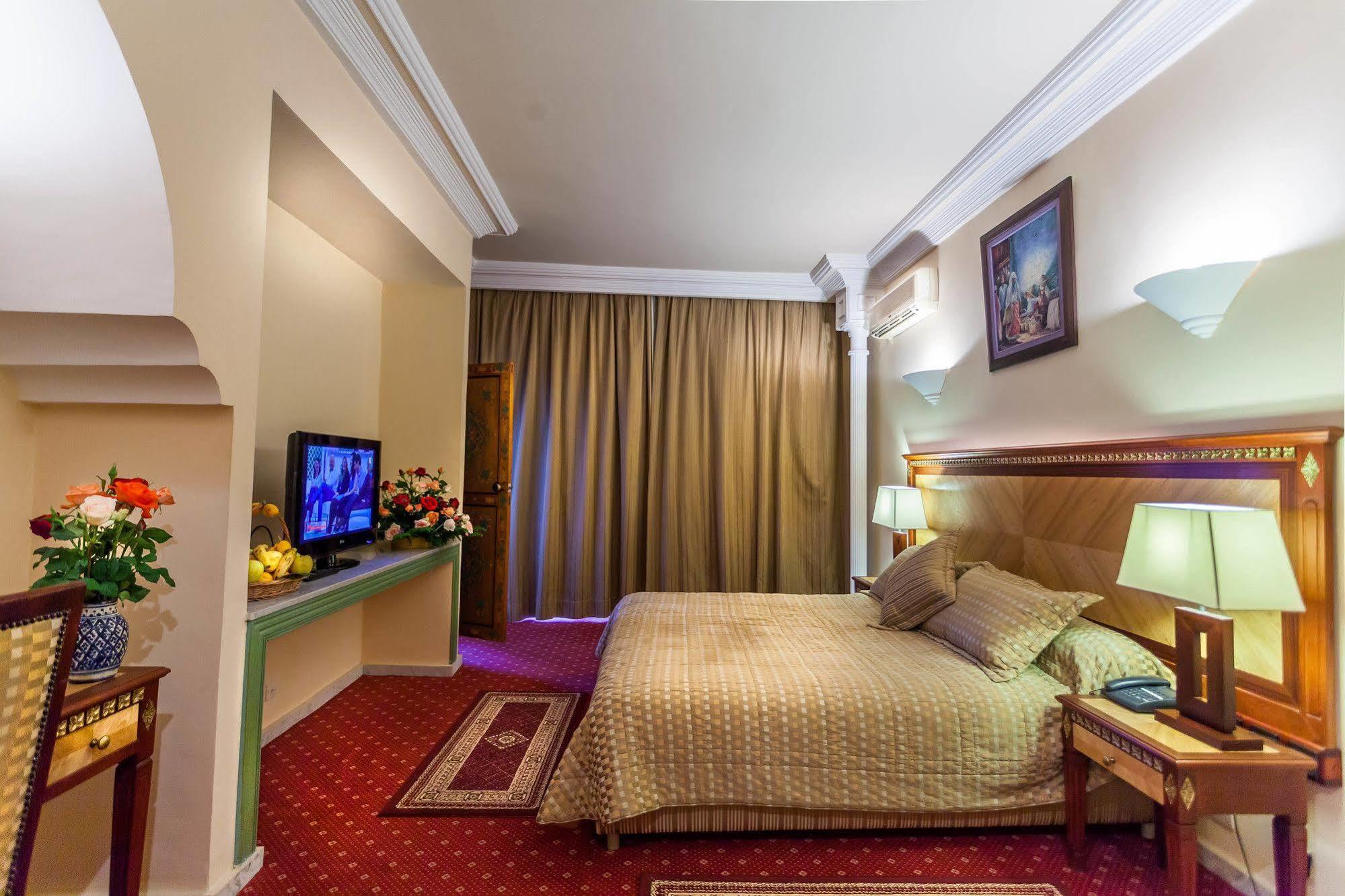Chems Le Tazarkount Hotel อฟาวเรอร์ ภายนอก รูปภาพ